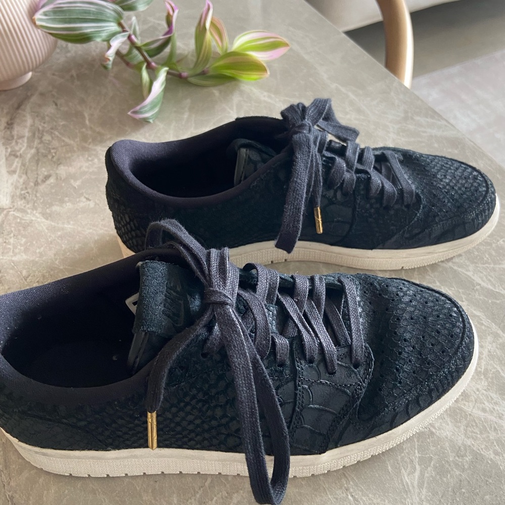 Women’s Nike Air Jordan 1 Retro low - python print